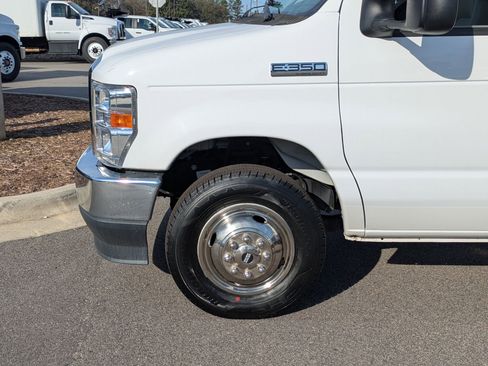 Used 2021 Ford E-350 and Econoline 350 Super Duty w/ Power Windows & Locks Group image 8