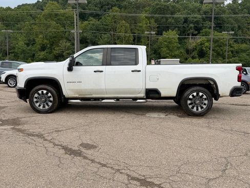 Used 2022 Chevrolet Silverado 2500 Custom w/ Custom Value Package AWD/4WD image 3