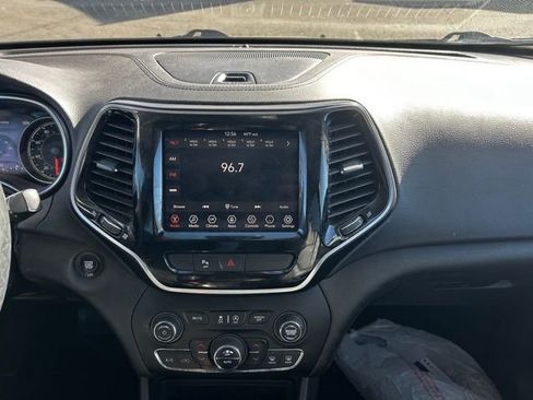 Used 2019 Jeep Cherokee Limited image 12
