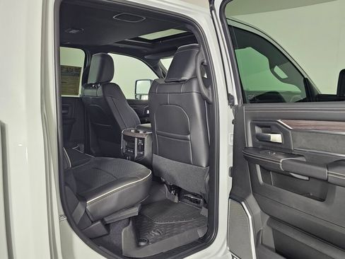 New 2026 RAM 3500 Laramie AWD/4WD image 36