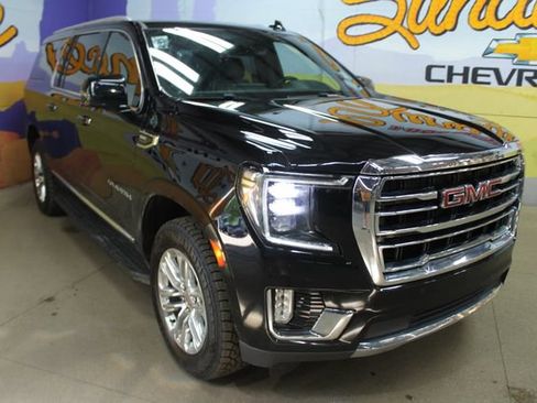 Used 2023 GMC Yukon XL SLT w/ SLT Premium Package AWD/4WD image 2