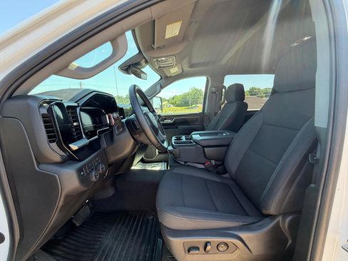 Used 2025 Chevrolet Silverado 2500 LT w/ Convenience Package AWD/4WD image 9