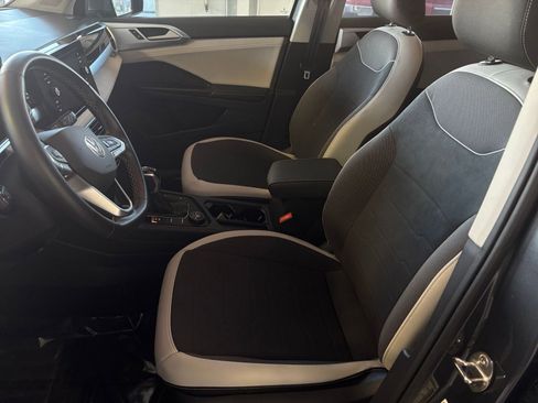 Used 2025 Volkswagen Taos SE image 32