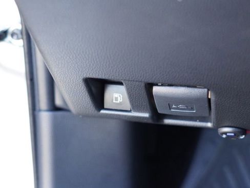 Certified 2024 Toyota Venza LE image 19