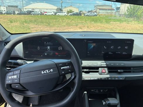 Used 2025 Kia K4 FWD image 32