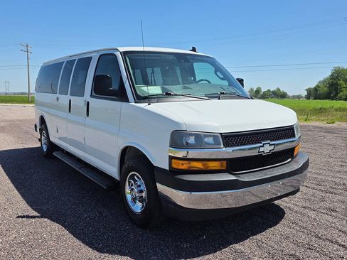Used 2020 Chevrolet Express 3500 LT w/ LT Preferred Equipment Group RWD image 5