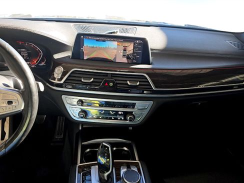 Used 2021 BMW 740i w/ M Sport Package image 8