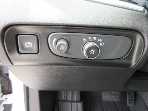 Certified 2019 Buick Enclave Essence FWD image 22