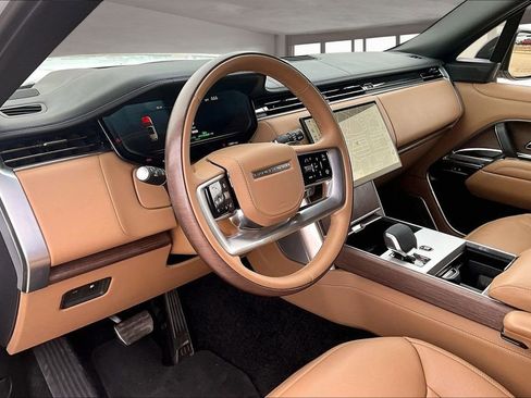 Used 2025 Land Rover Range Rover Autobiography image 13