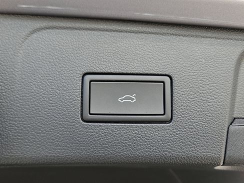 New 2026 Volkswagen Atlas SE image 7