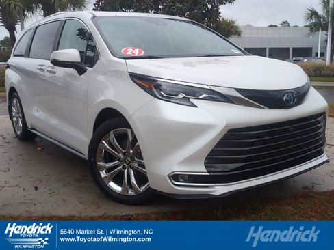 Certified 2024 Toyota Sienna Platinum image 1