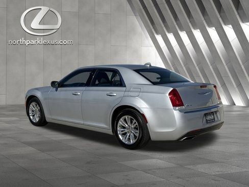 Used 2019 Chrysler 300 Touring w/ Driver Convenience Group image 2