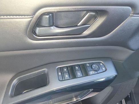 Certified 2025 Nissan Pathfinder SV image 29