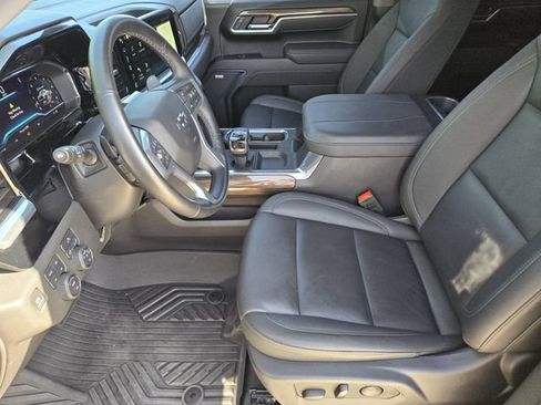 Used 2025 Chevrolet Silverado 1500 LT Trail Boss w/ Convenience Package II AWD/4WD image 13