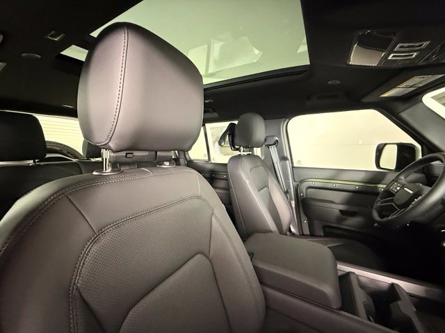 New 2026 Land Rover Defender 110 S AWD/4WD image 32