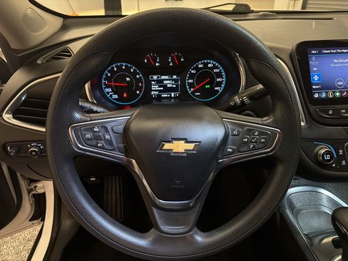 Used 2021 Chevrolet Malibu LT FWD image 10