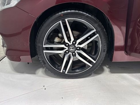 Used 2017 Honda Accord Sport image 2