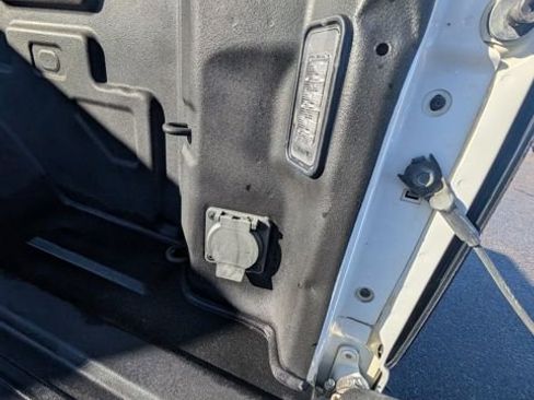 Used 2022 GMC Sierra 2500 SLT w/ SLT Convenience Package image 34