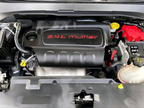 Used 2019 Jeep Compass Latitude FWD image 30