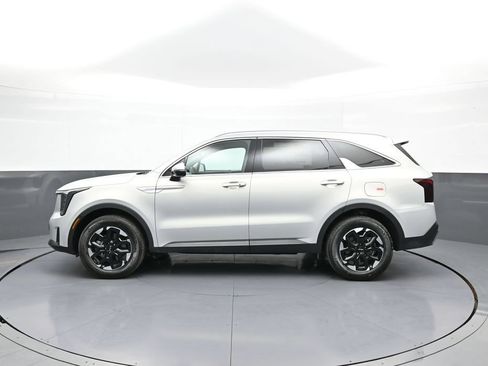 New 2026 Kia Sorento S FWD image 9