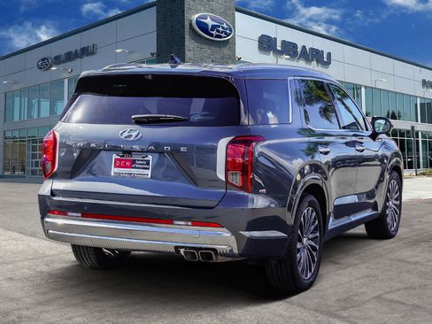 Used 2023 Hyundai Palisade Calligraphy image 4