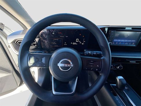 Used 2025 Nissan Kicks S image 11