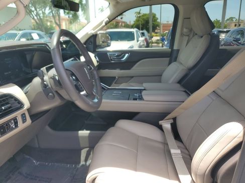 Used 2024 Lincoln Navigator Premiere AWD/4WD image 22