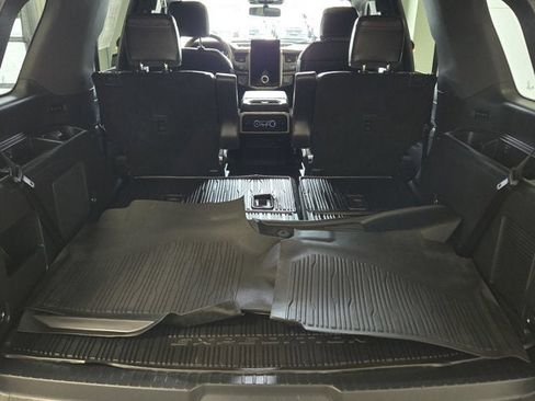 Used 2023 Ford Expedition Limited image 11