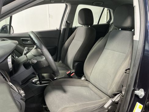 Used 2021 Chevrolet Trax LS AWD/4WD image 14