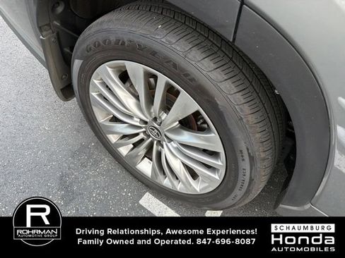 Used 2026 Toyota Highlander Platinum AWD/4WD image 9