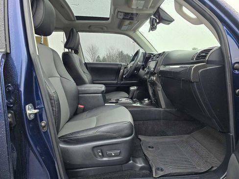Used 2022 Toyota 4Runner SR5 Premium image 10