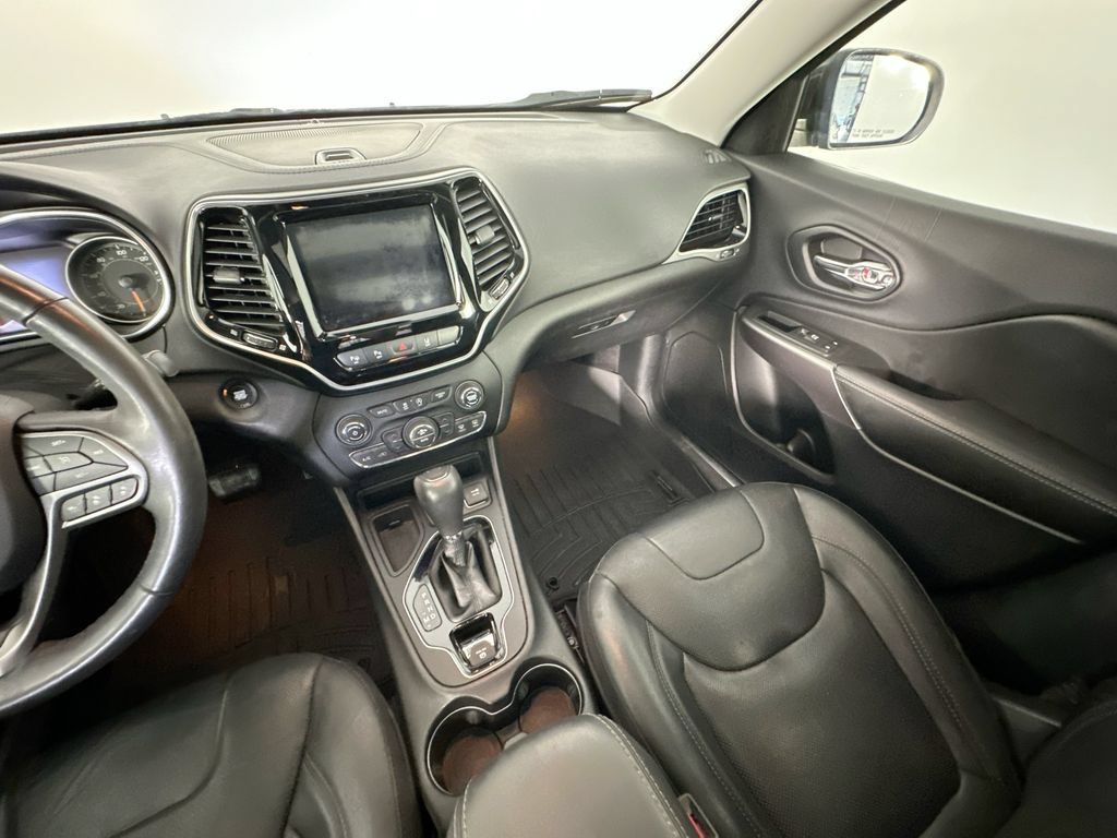 Used 2019 Jeep Cherokee Limited w/ Luxury Group FWD image 11