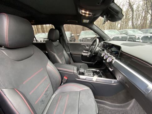 Used 2021 Mercedes-Benz GLB 250 GLB 250 image 24