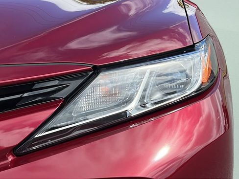 Used 2018 Toyota Camry LE FWD image 9