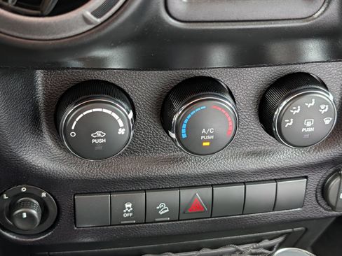 Used 2016 Jeep Wrangler Unlimited Sport w/ Quick Order Package 24S AWD/4WD image 23