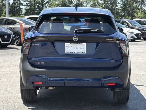 Certified 2025 Nissan Kicks SV FWD image 4