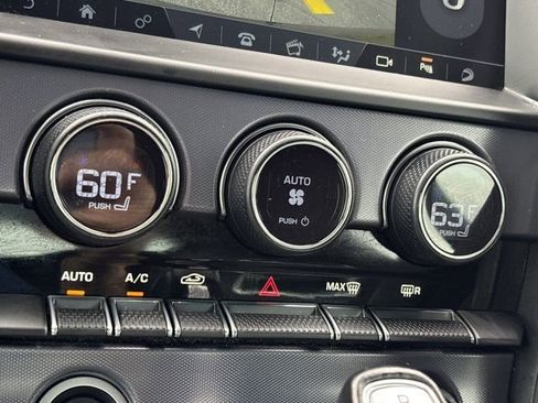 Used 2022 Jaguar F-TYPE Coupe RWD image 37