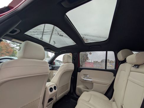 Used 2020 Mercedes-Benz GLB 250 4MATIC image 36