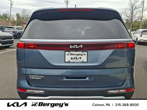 Used 2024 Kia Carnival EX image 5