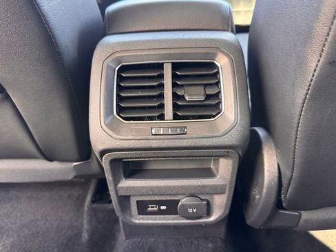 Used 2018 Volkswagen Tiguan SE image 14