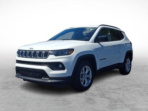 Used 2024 Jeep Compass Latitude AWD/4WD image 3