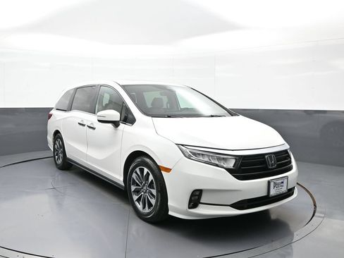 Certified 2024 Honda Odyssey EX-L image 3