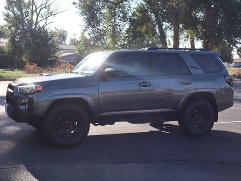 Used 2020 Toyota 4Runner TRD Off-Road AWD/4WD image 10