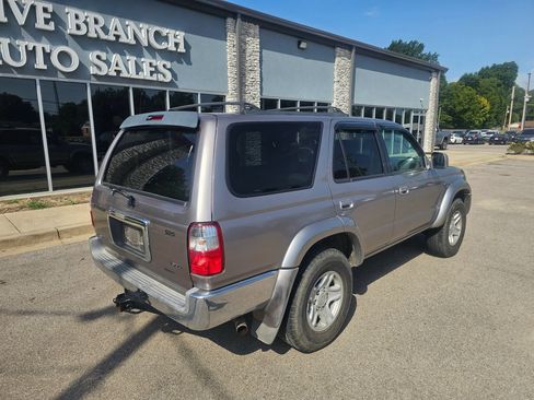 Used 2002 Toyota 4Runner SR5 RWD image 2