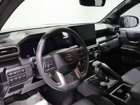 Used 2025 Toyota 4Runner Limited AWD/4WD image 16