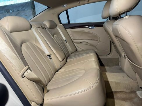 Used 2011 Buick Lucerne CXL FWD image 26