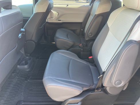 Used 2023 Toyota Sienna XSE AWD/4WD image 13