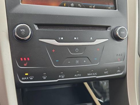 Used 2014 Ford Fusion SE w/ Equipment Group 202A image 18