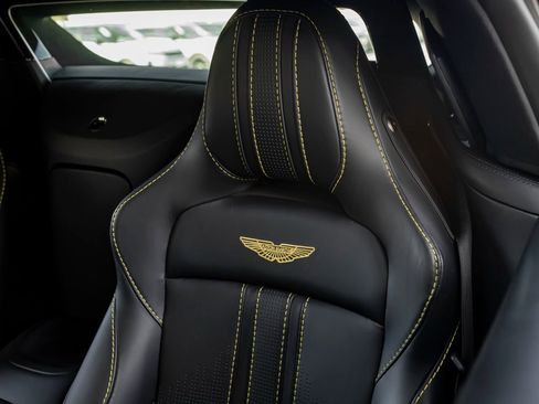 Used 2023 Aston Martin V8 Vantage Roadster image 6