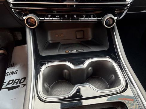 Used 2026 Chevrolet Traverse Z71 image 15